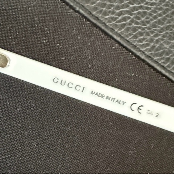 Gucci black frame sunglasses authentic with case - Picture 5 of 8